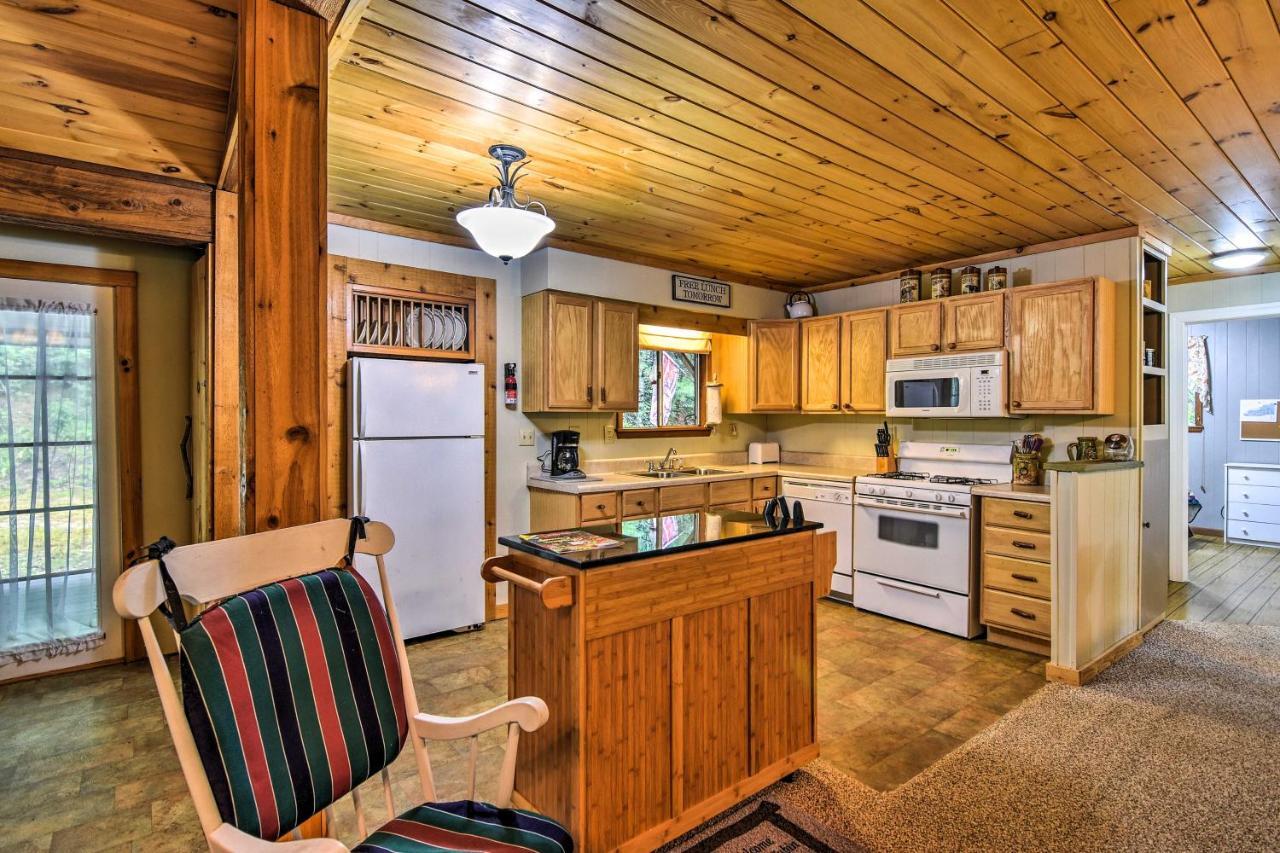 Robbinsville Cabin With Deck 3 Mi To Fontana Lake! Exteriör bild